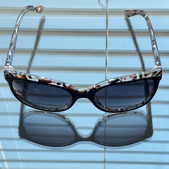 New Burberry Sunglasses - Picture 6 of 13